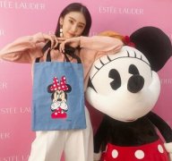 美妆跨界迪士尼快揪姊妹来化妆、领潮包，当一日网美